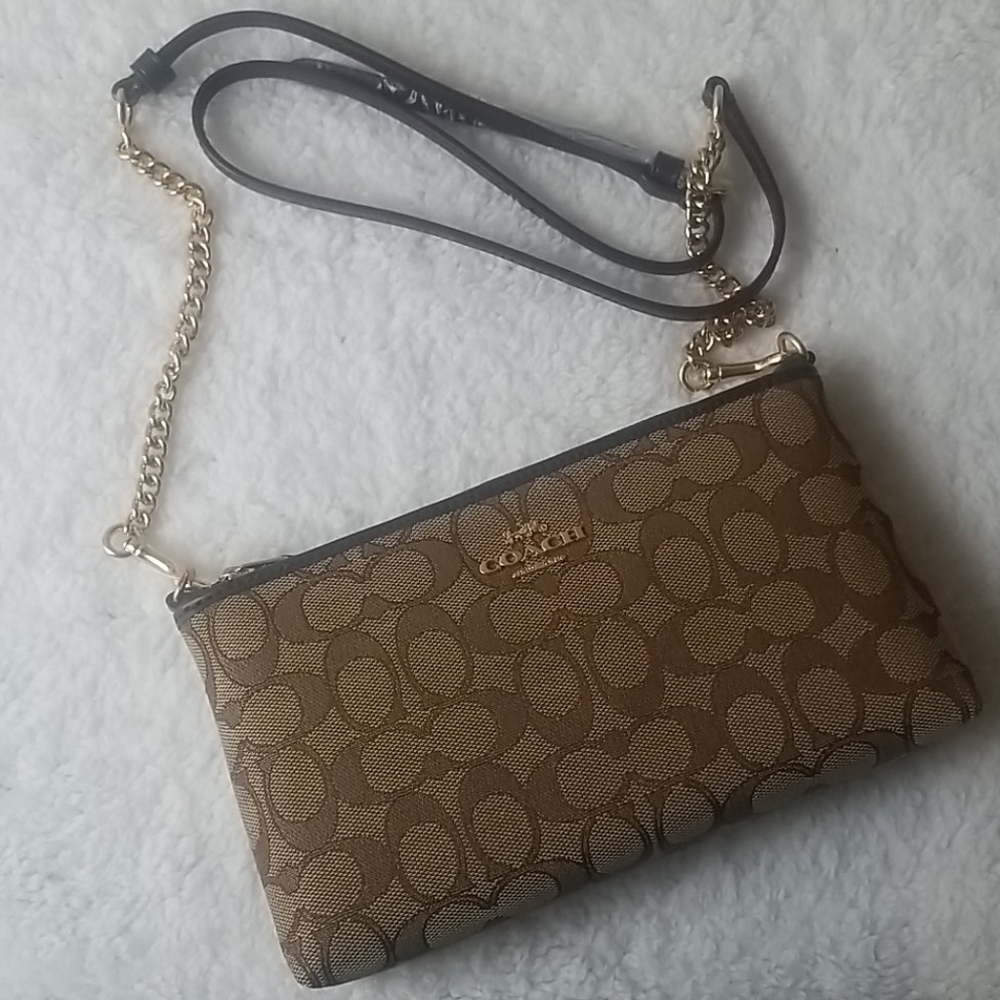 ZIP TOP CROSSBODY IN SIGNATURE CANVAS